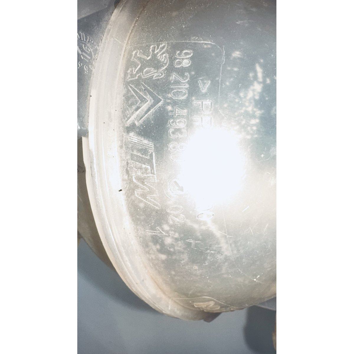 Vase d'expansion d'occasion PSA 9821049380 – Peugeot, Citroën – photo 2
